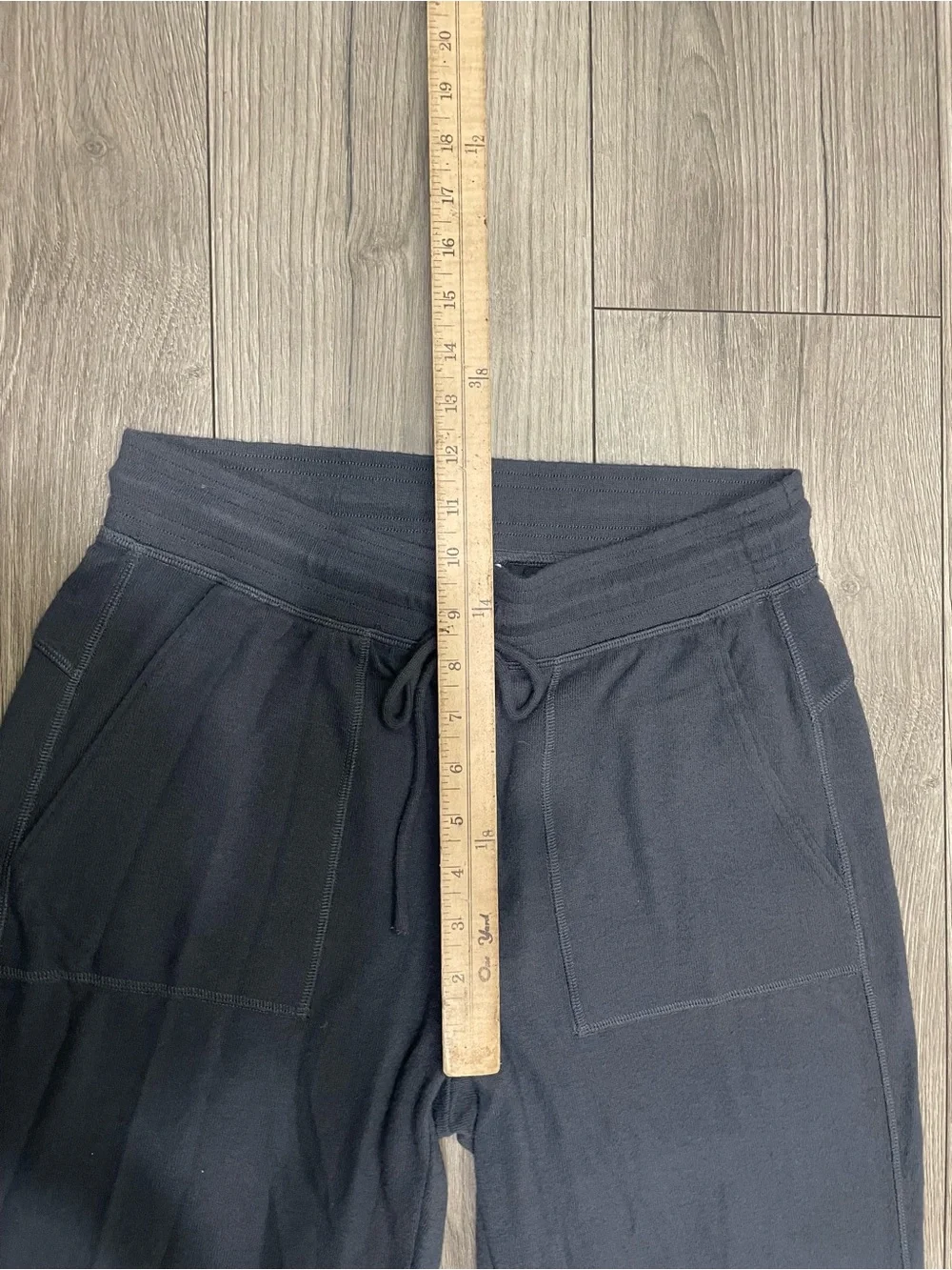 Alo yoga Soho Sweat pants Size Medium